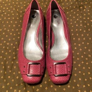 New without Tags. Jessica Flats in Faux Pink Snakeskin, Gunmetal Trim Size 10M.